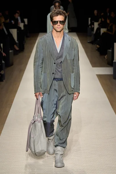 Look 25